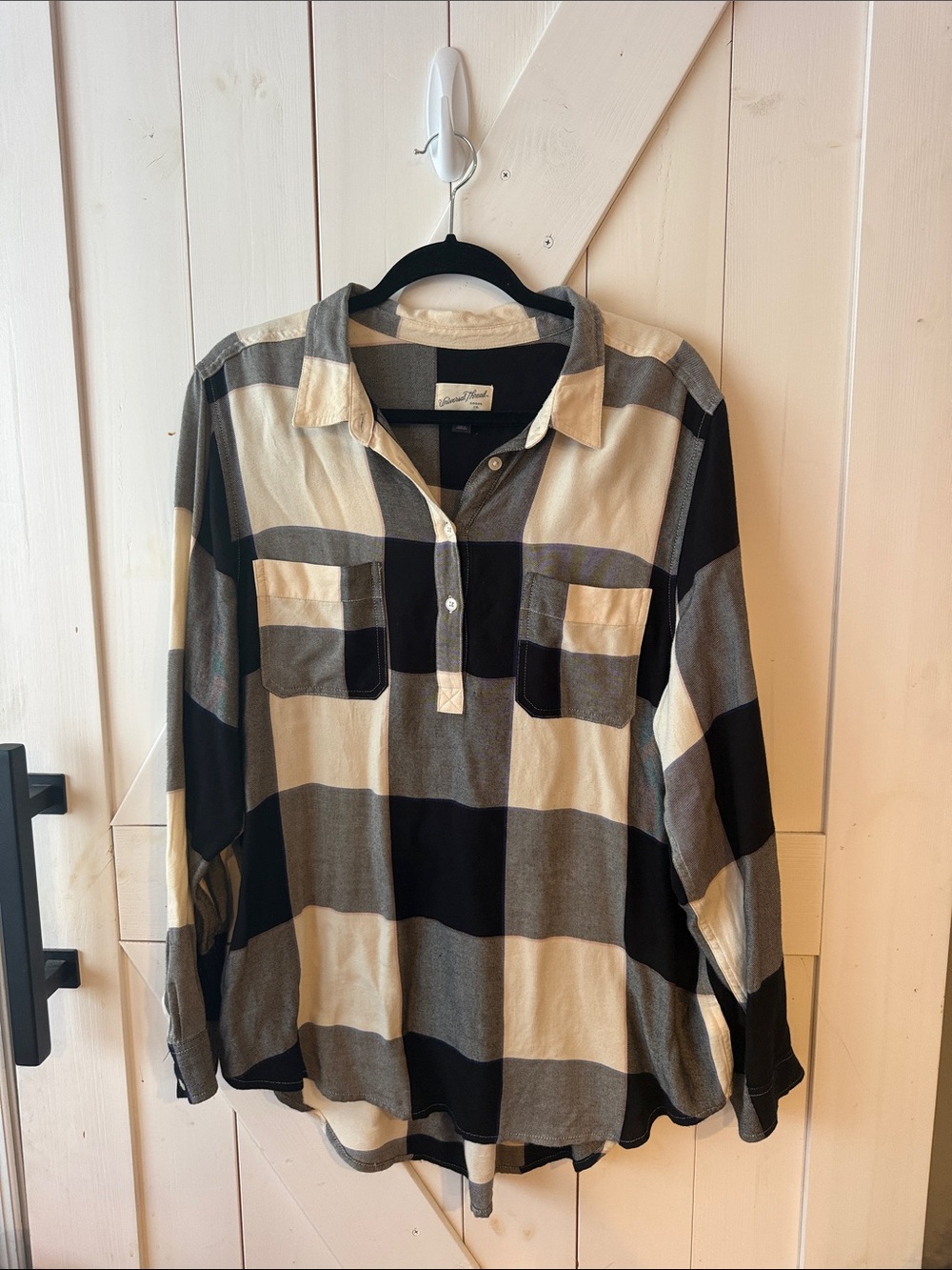 Universal Thread Black and Cream Buffalo Plaid Pullover Shirt